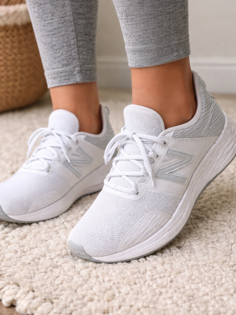 New Balance Fresh Foam Roav White Sneakers Size 8 Wide Like New